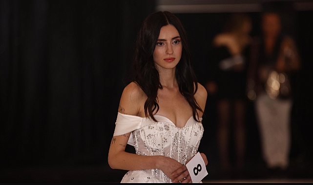 Modellikte Parlayan Yeni Yıldız: Zeynep KOÇ