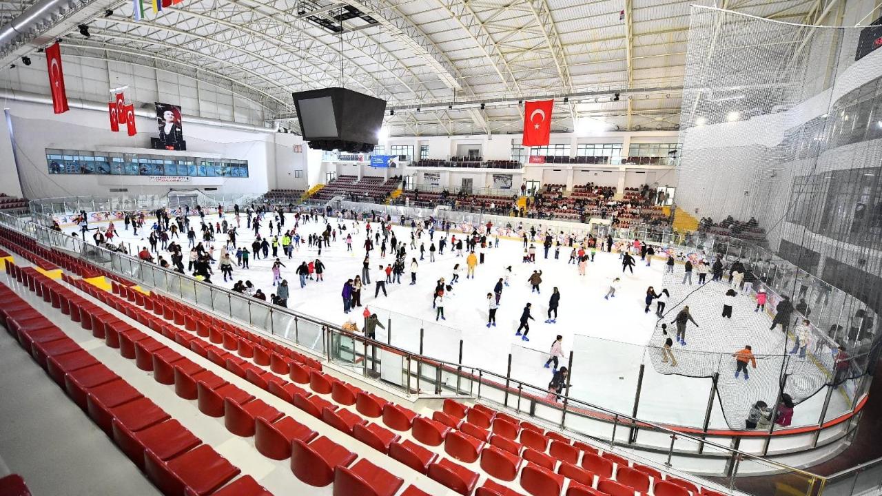 Büyükşehir’den yarıyıl tatili için buz pisti müjdesi