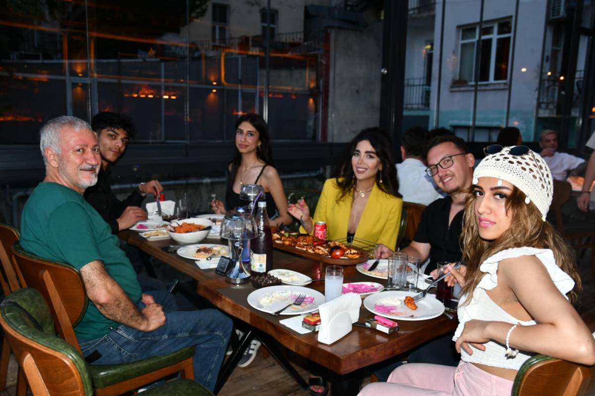 Cihangir’de Dev Açılış: Deniz Şaman İmzasıyla ‘Giz Ocakbaşı’ Kapılarını Açtı!
